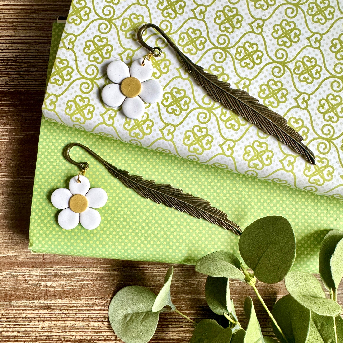 Bookmarks - Gold with Daisy Charm