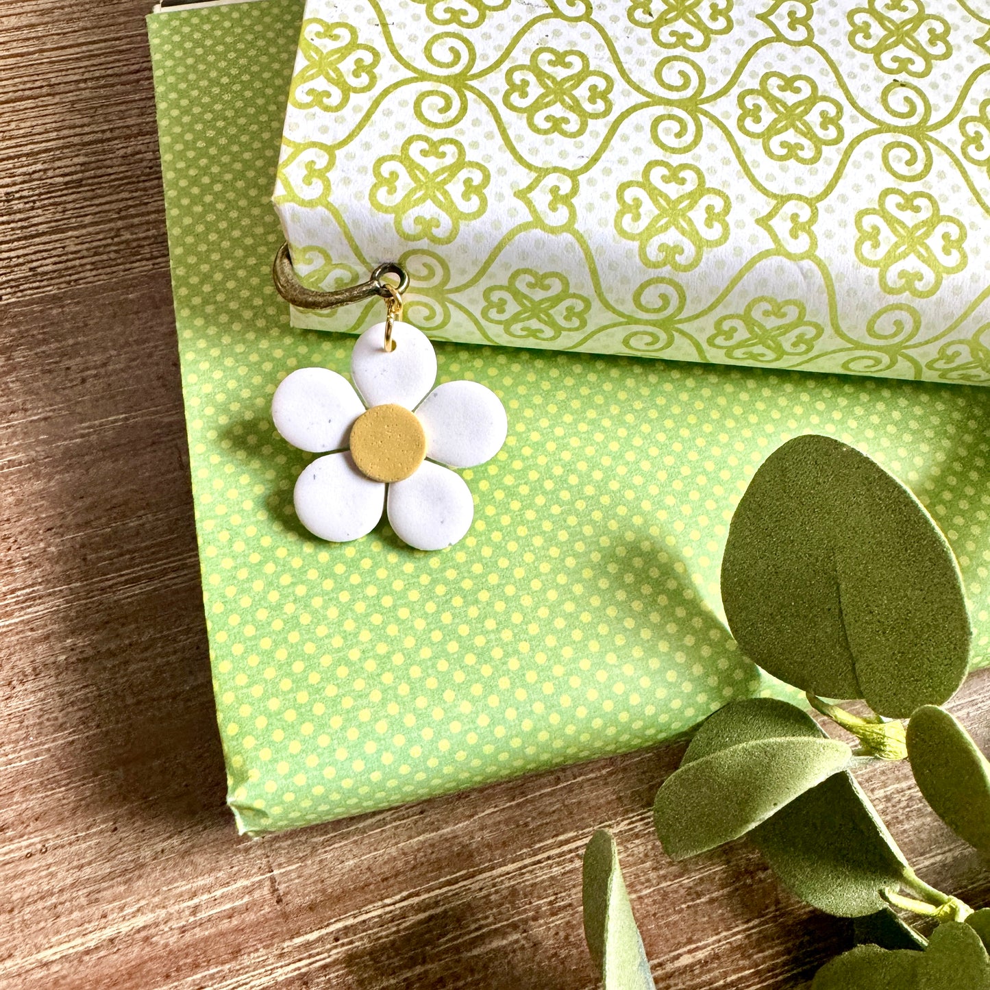 Bookmarks - Gold with Daisy Charm