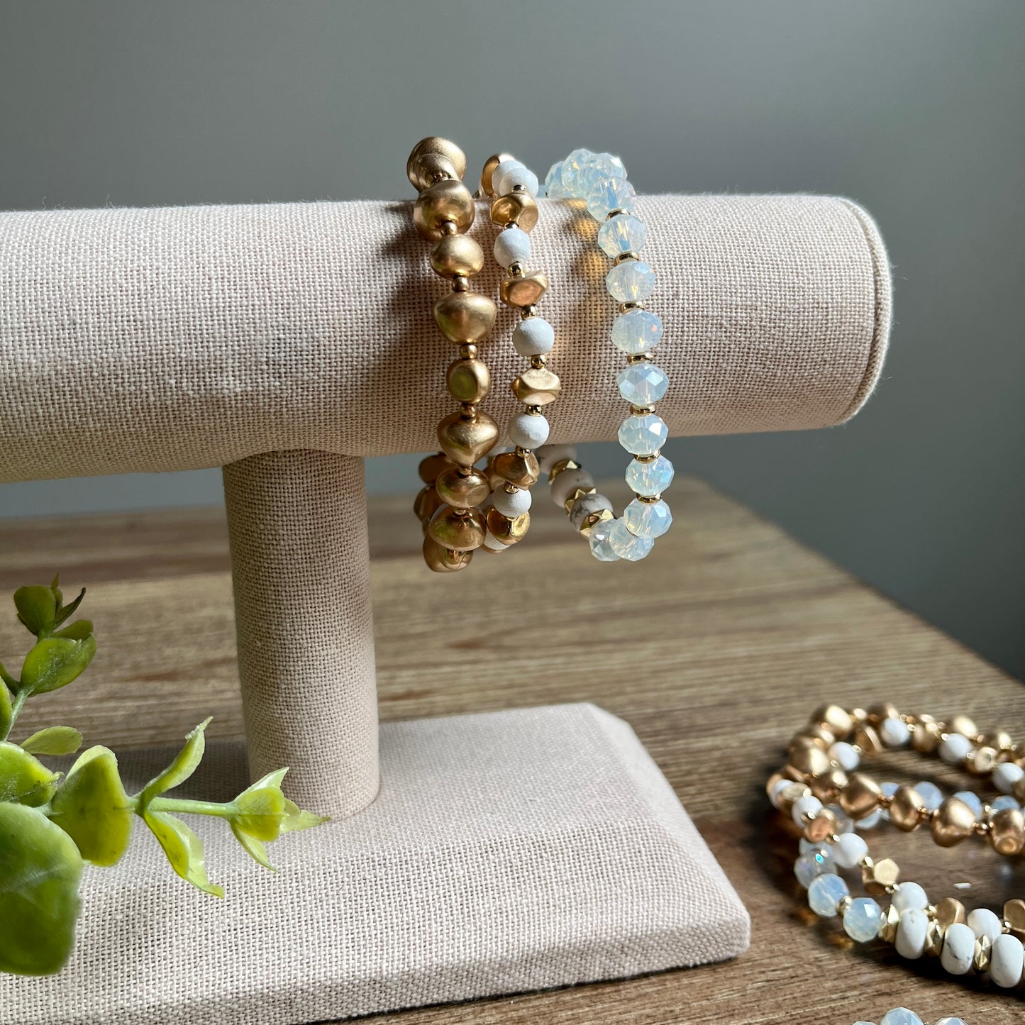 Bracelet Stackable Assorted Stone Beaded Set - White & Gold