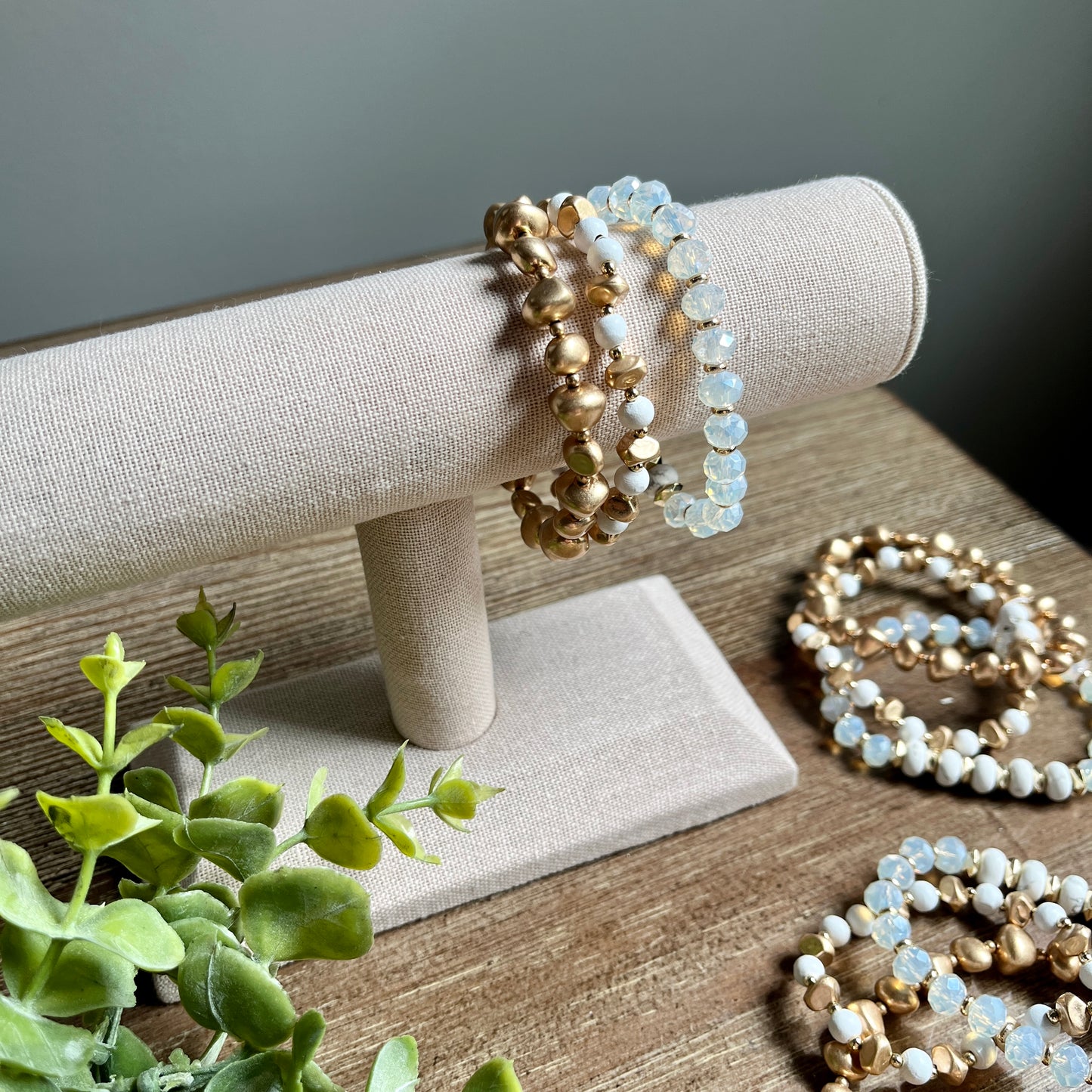 Bracelet Stackable Assorted Stone Beaded Set - White & Gold