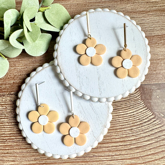 Betsy - Yellow Daisy