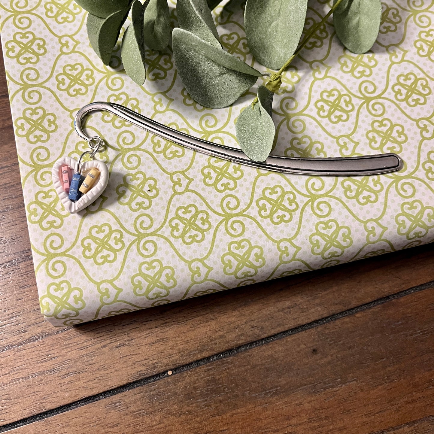 Bookmarks - Heart Bookstack