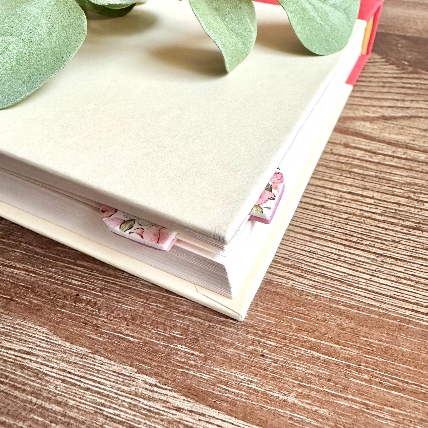 Bookmarks - Scalloped Open Corner