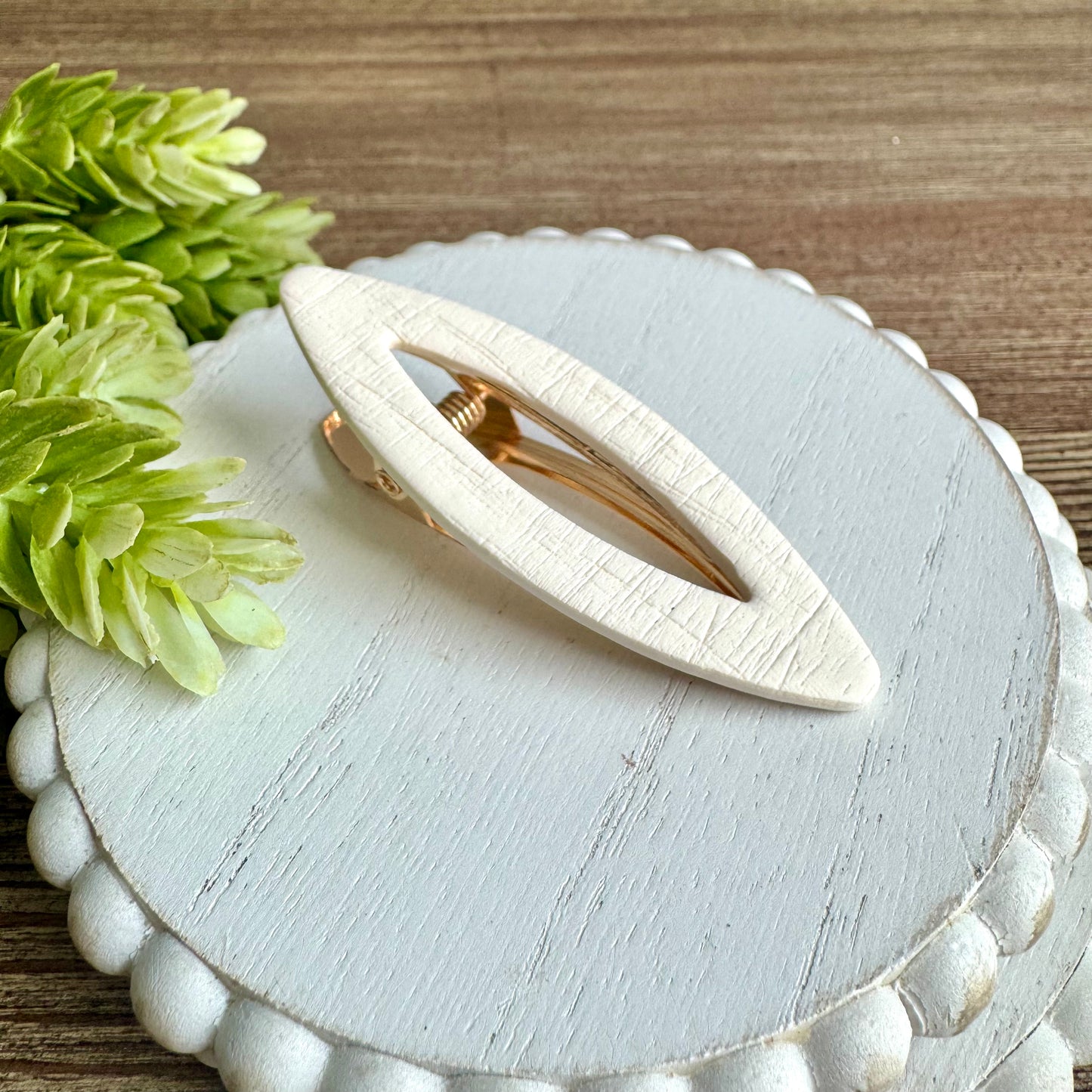 Barrette - Open Oval Cream