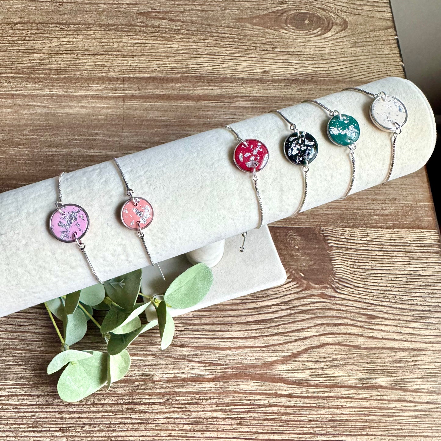 Bracelet - Clay Round Pendant Silver Leaf