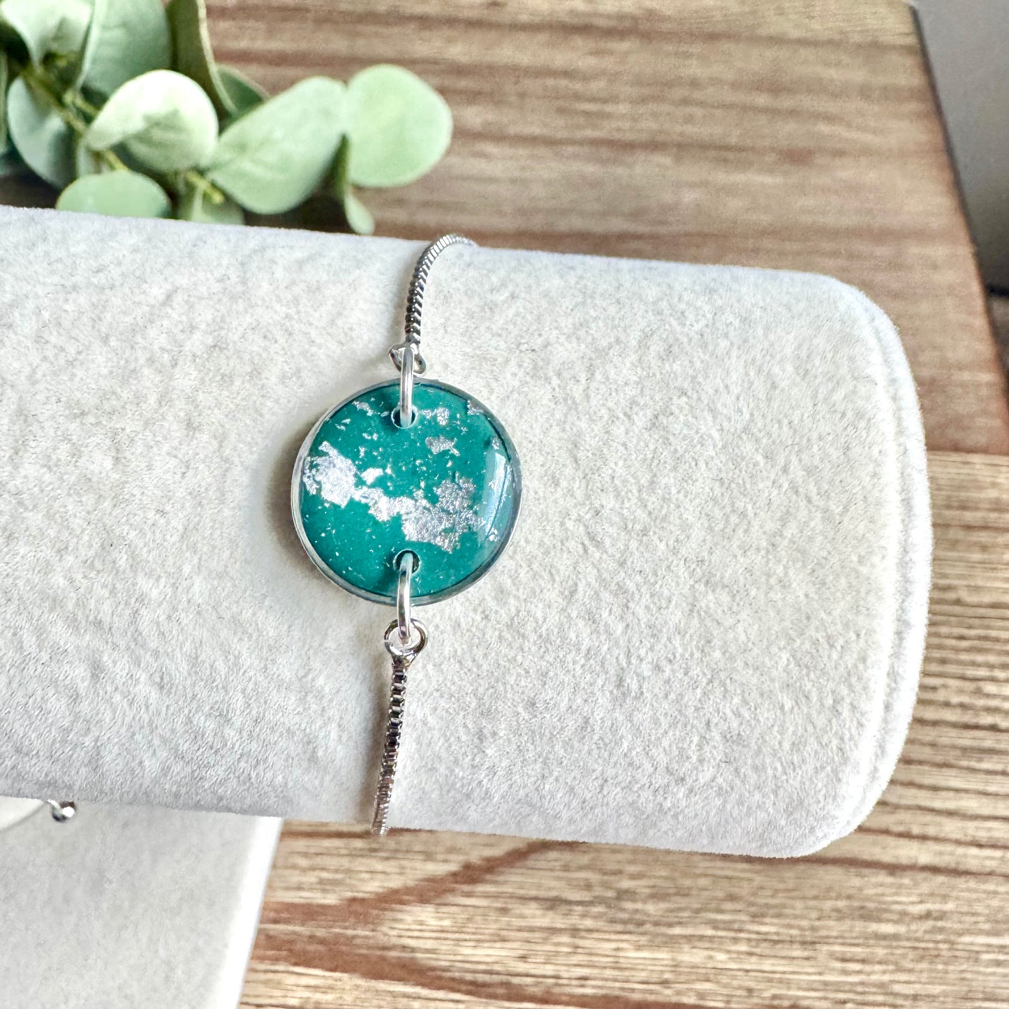 Bracelet - Clay Round Pendant Silver Leaf