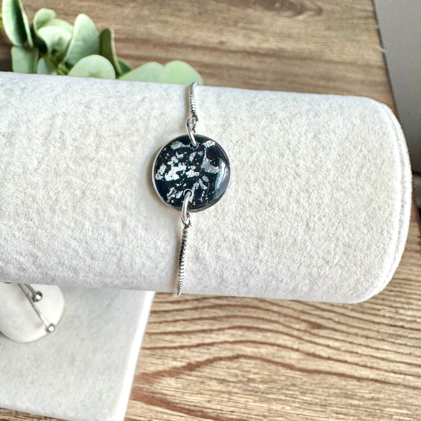 Bracelet - Clay Round Pendant Silver Leaf