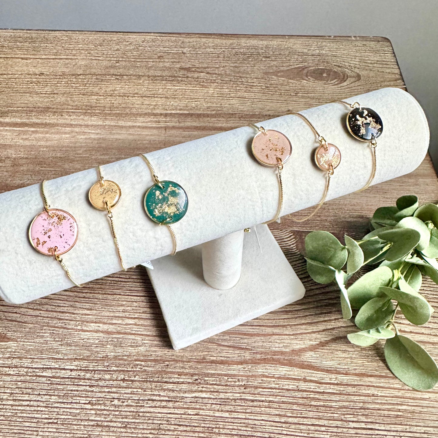 Bracelet - Clay Round Pendant Gold Leaf