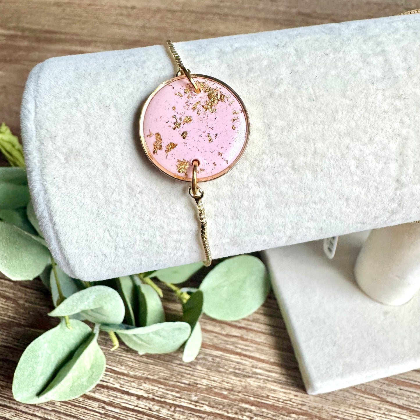 Bracelet - Clay Round Pendant Gold Leaf