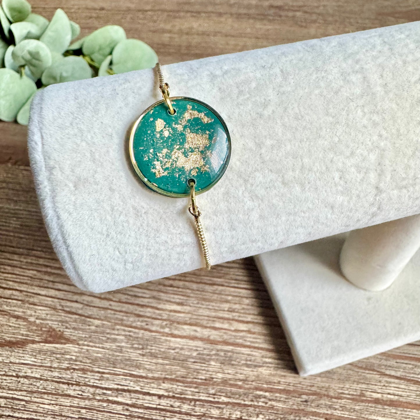 Bracelet - Clay Round Pendant Gold Leaf