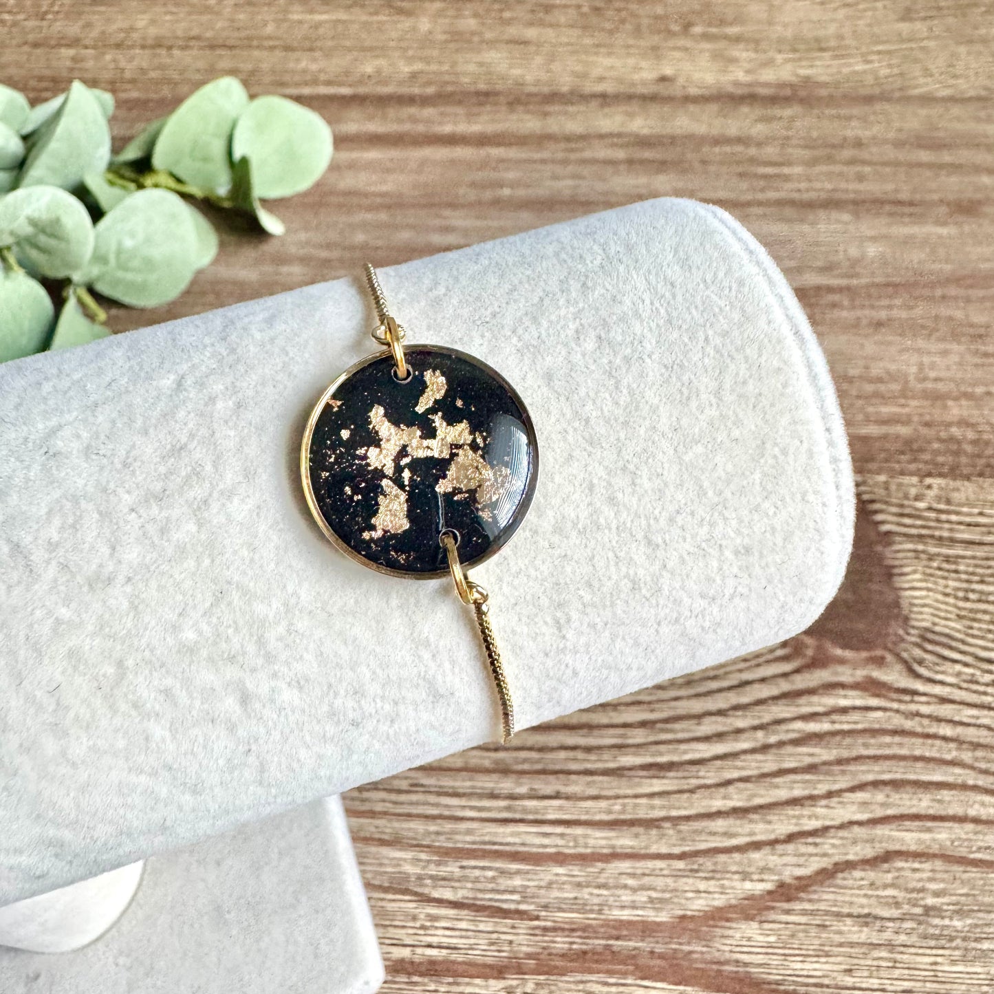 Bracelet - Clay Round Pendant Gold Leaf