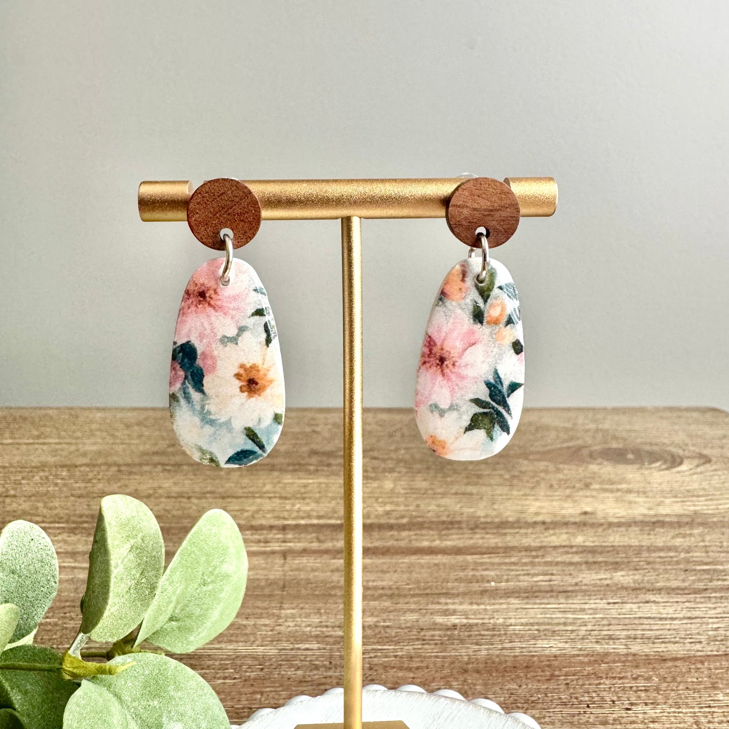 Aliona with Wood Post