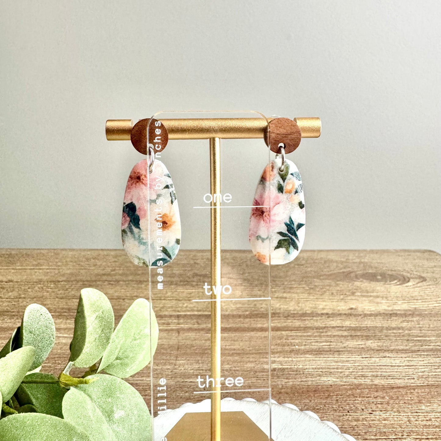 Aliona with Wood Post