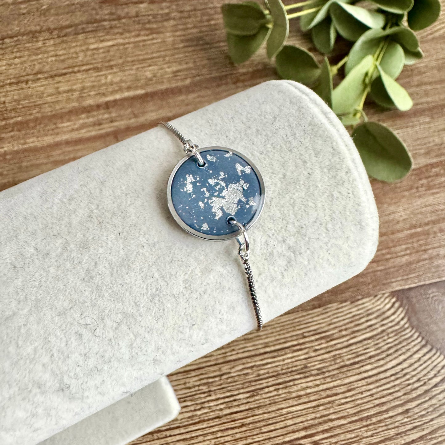 Bracelet - Clay Round Pendant Silver Leaf