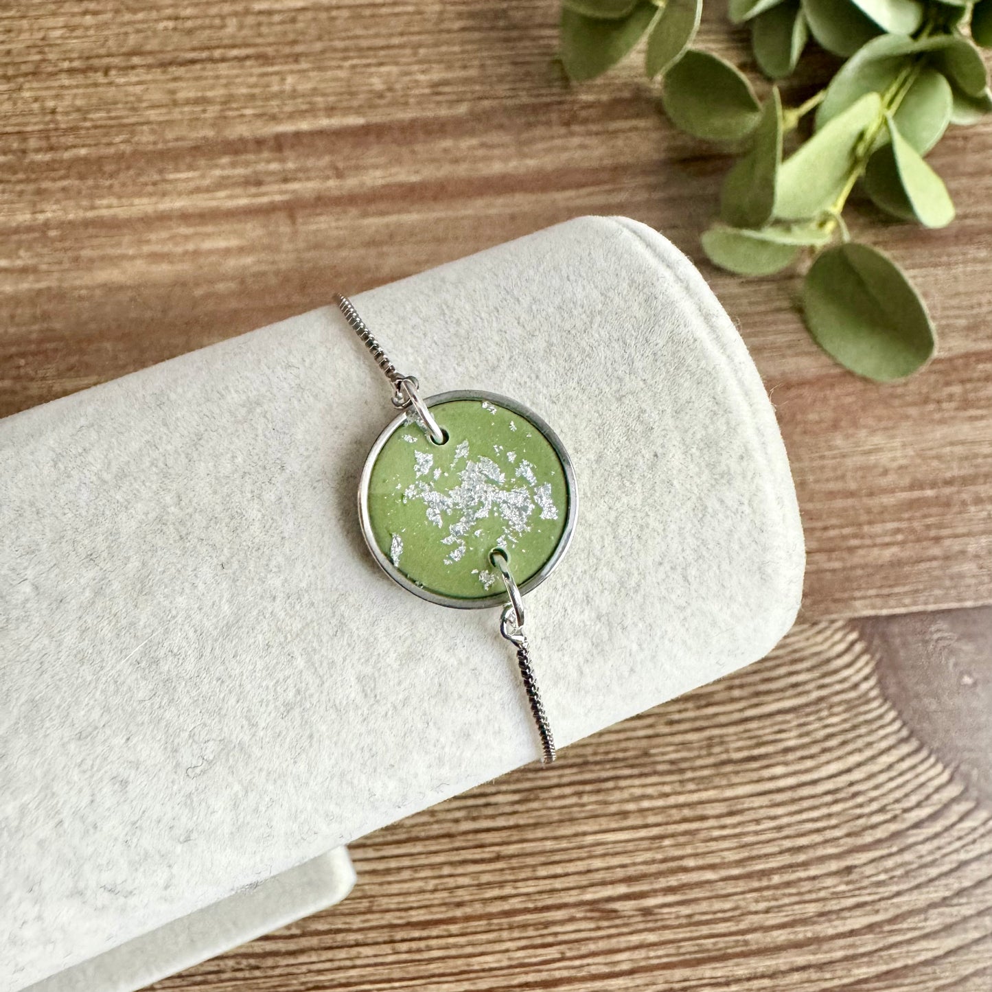 Bracelet - Clay Round Pendant Silver Leaf