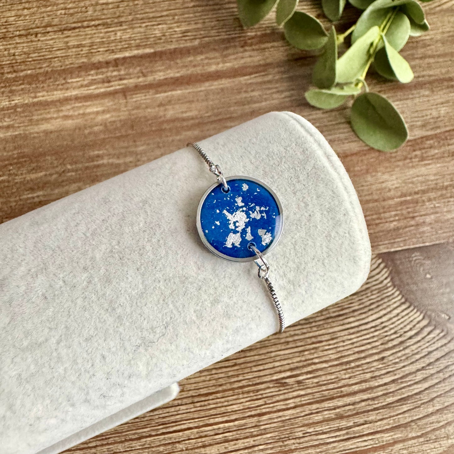 Bracelet - Clay Round Pendant Silver Leaf