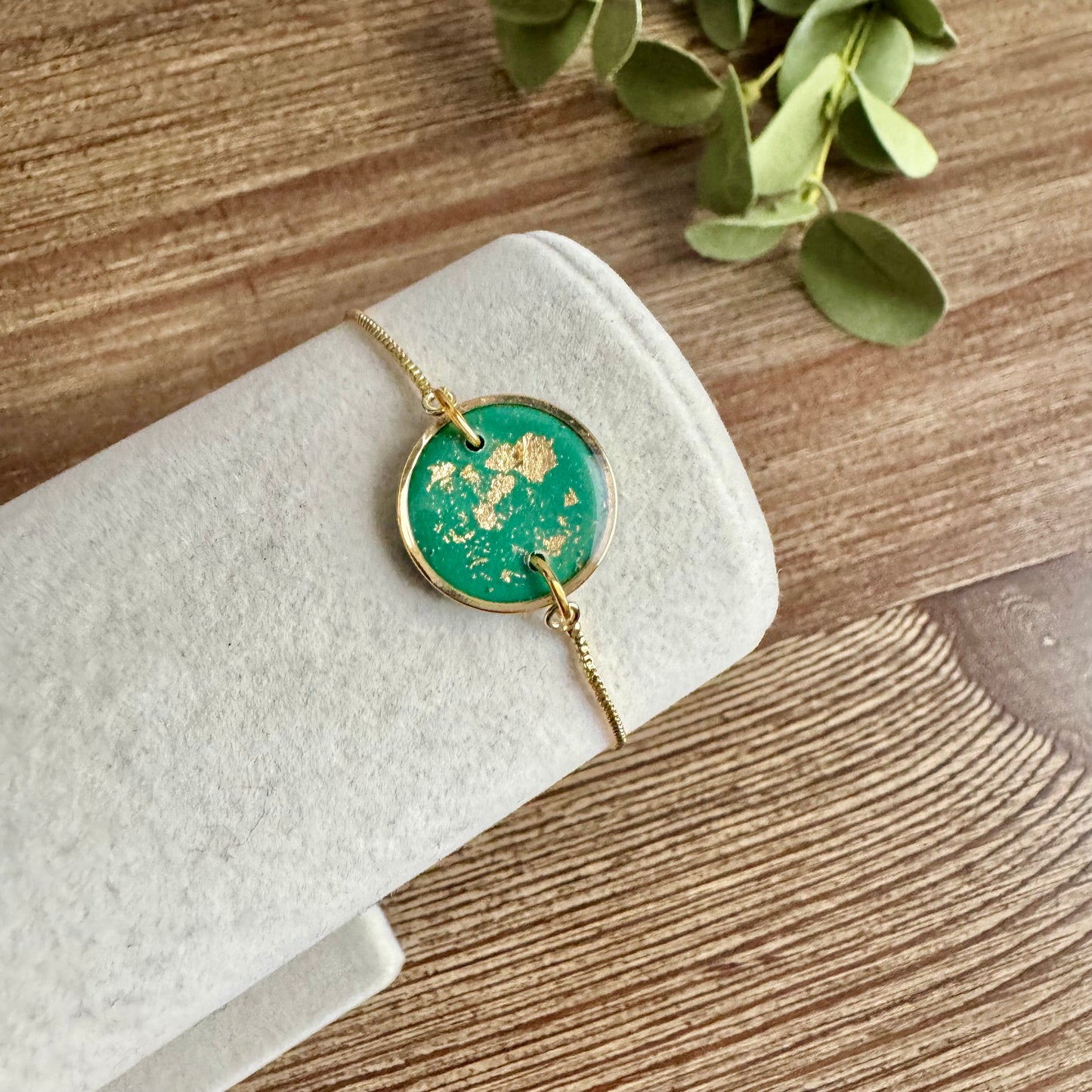 Bracelet - Clay Round Pendant Gold Leaf
