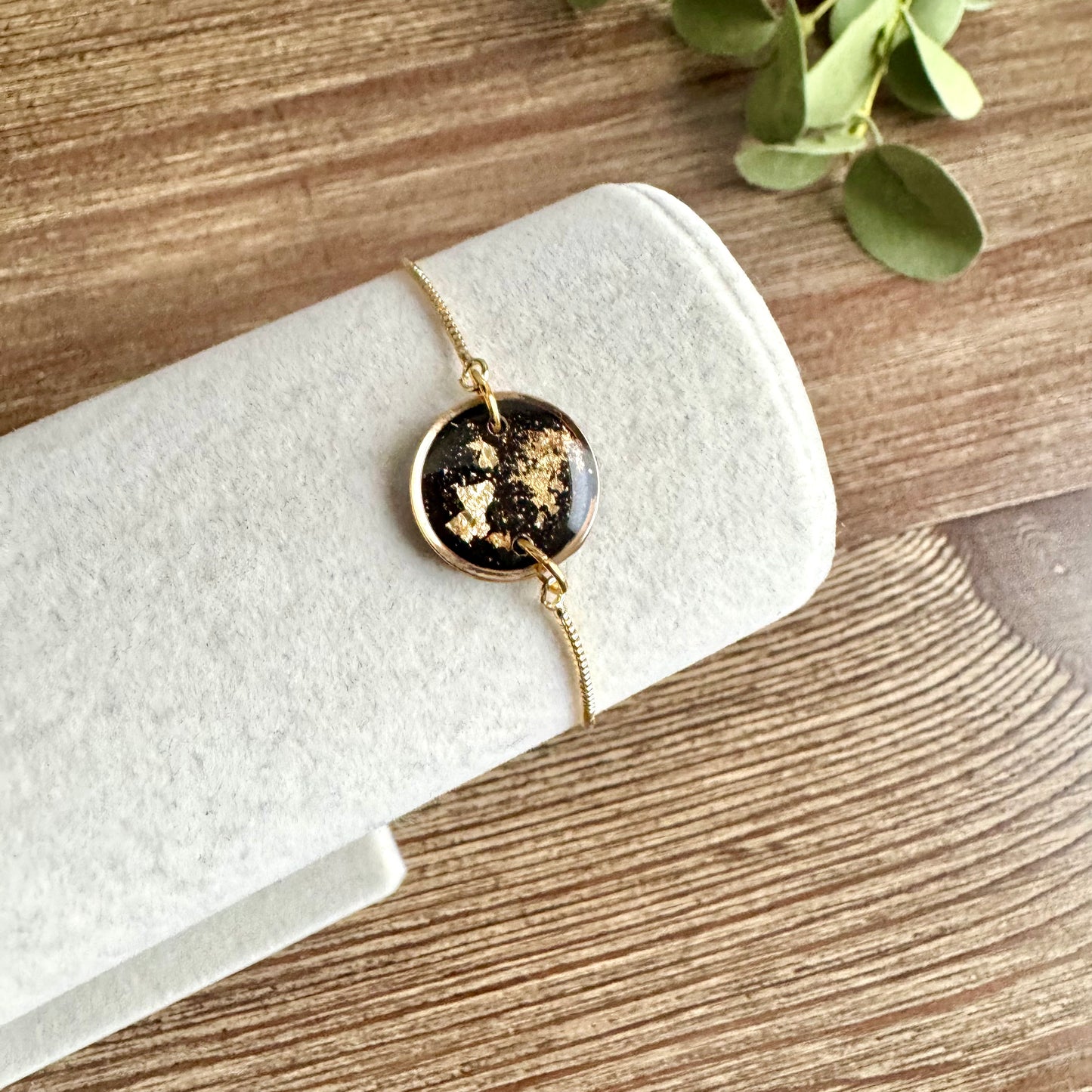 Bracelet - Clay Round Pendant Gold Leaf