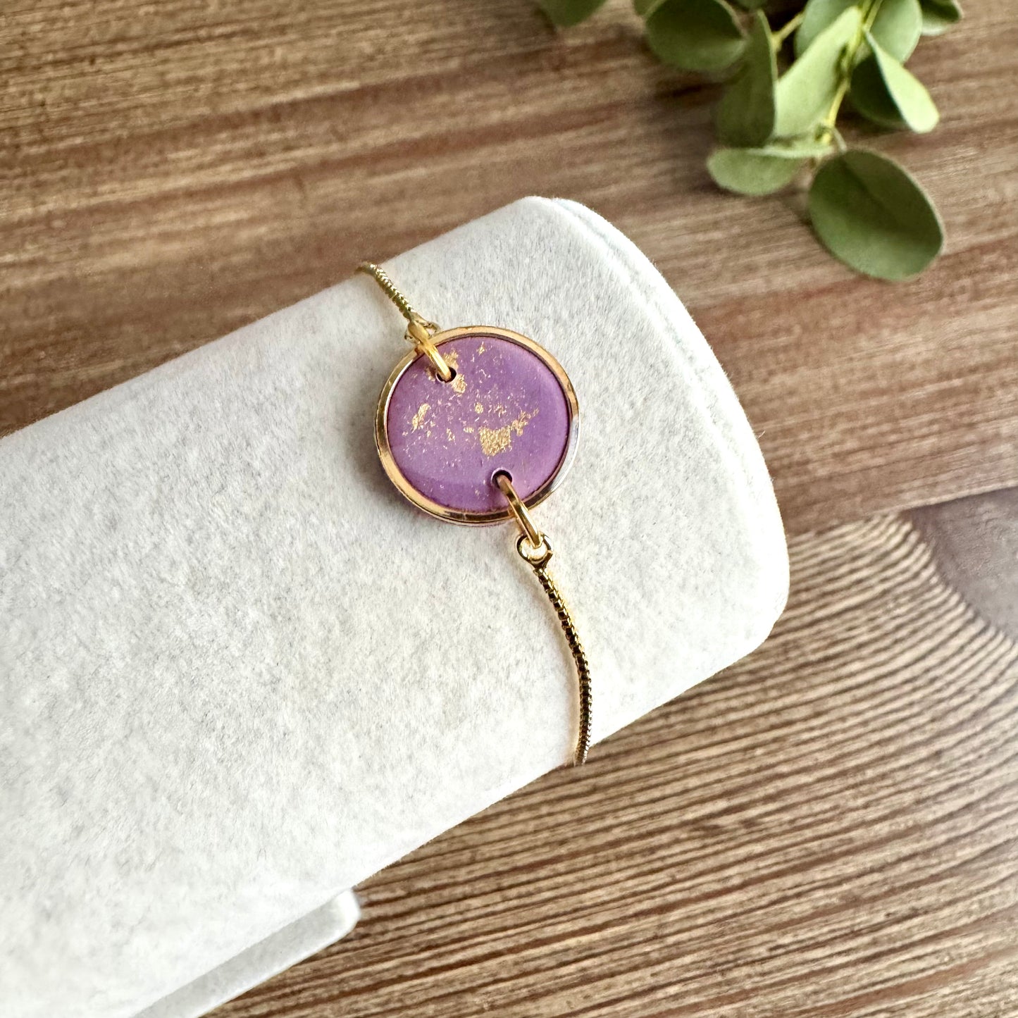 Bracelet - Clay Round Pendant Gold Leaf
