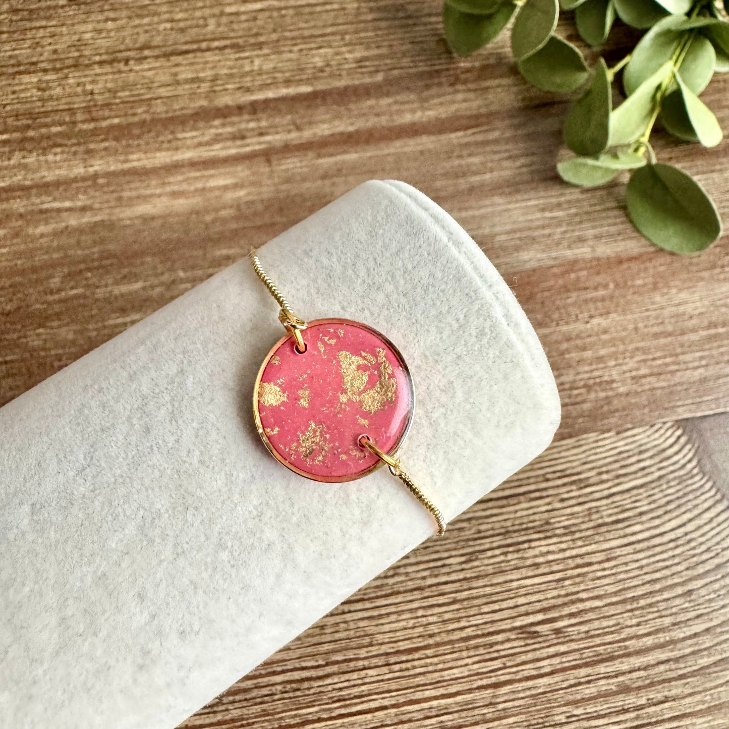 Bracelet - Clay Round Pendant Gold Leaf