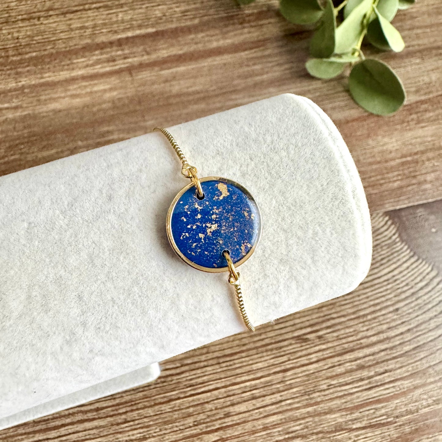 Bracelet - Clay Round Pendant Gold Leaf