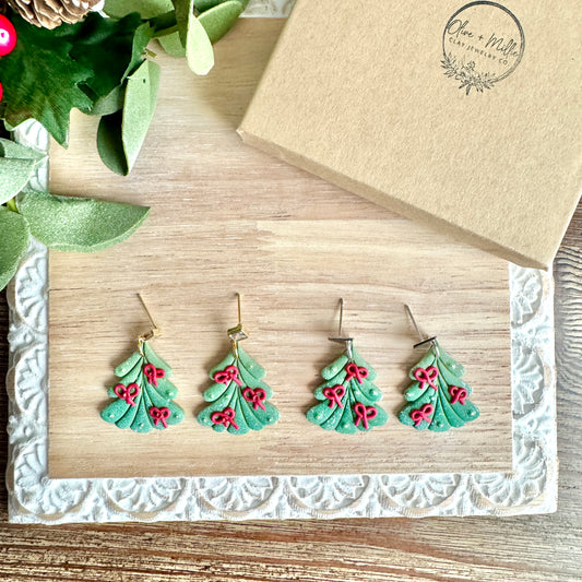 Christmas Traditional Tree with Bows