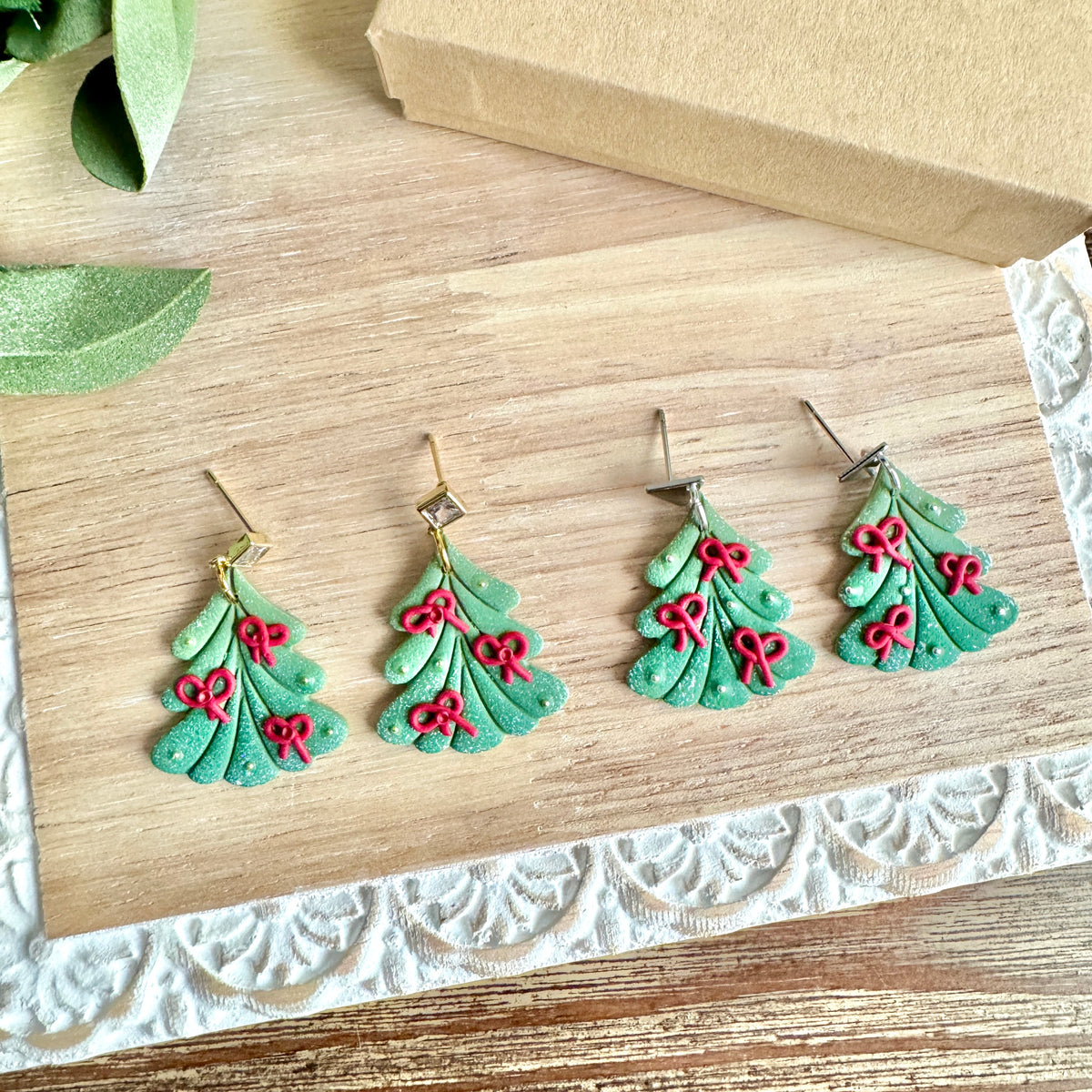 Christmas Traditional Tree with Bows