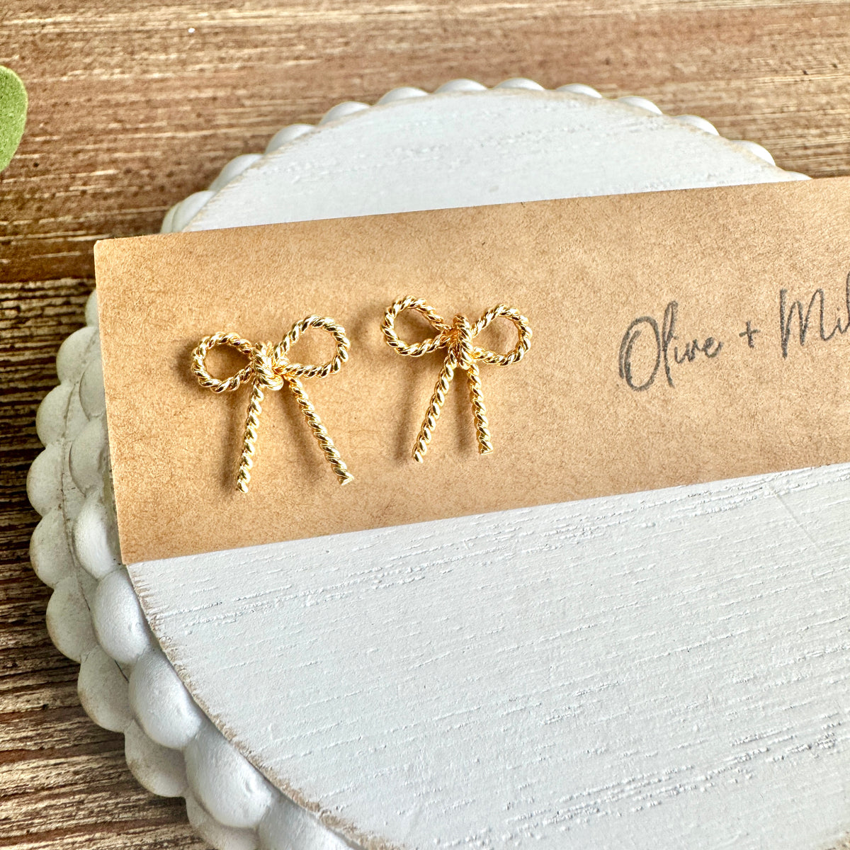 Rope Bow Studs