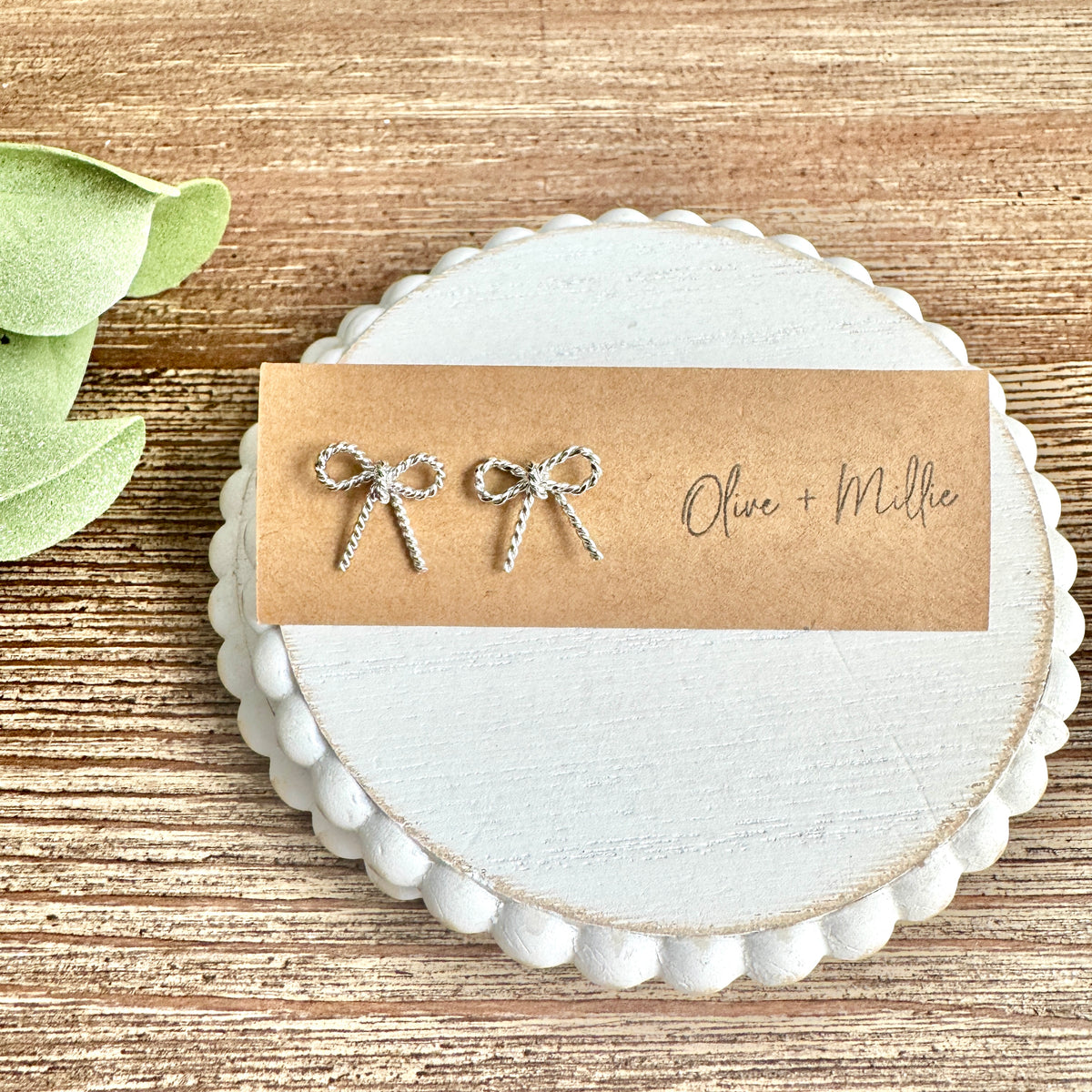 Rope Bow Studs