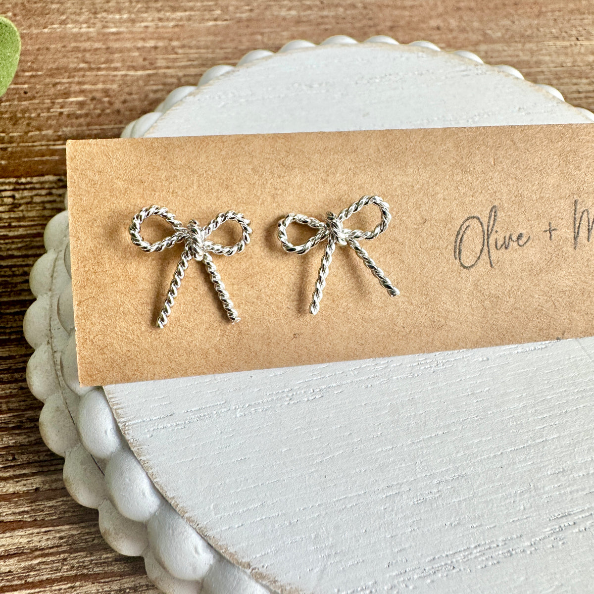 Rope Bow Studs